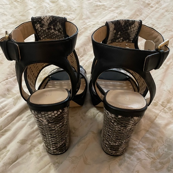 Calvin Klein Black and White Snake Platform Pump Formal Shoes 7 - Picture 8 of 14
